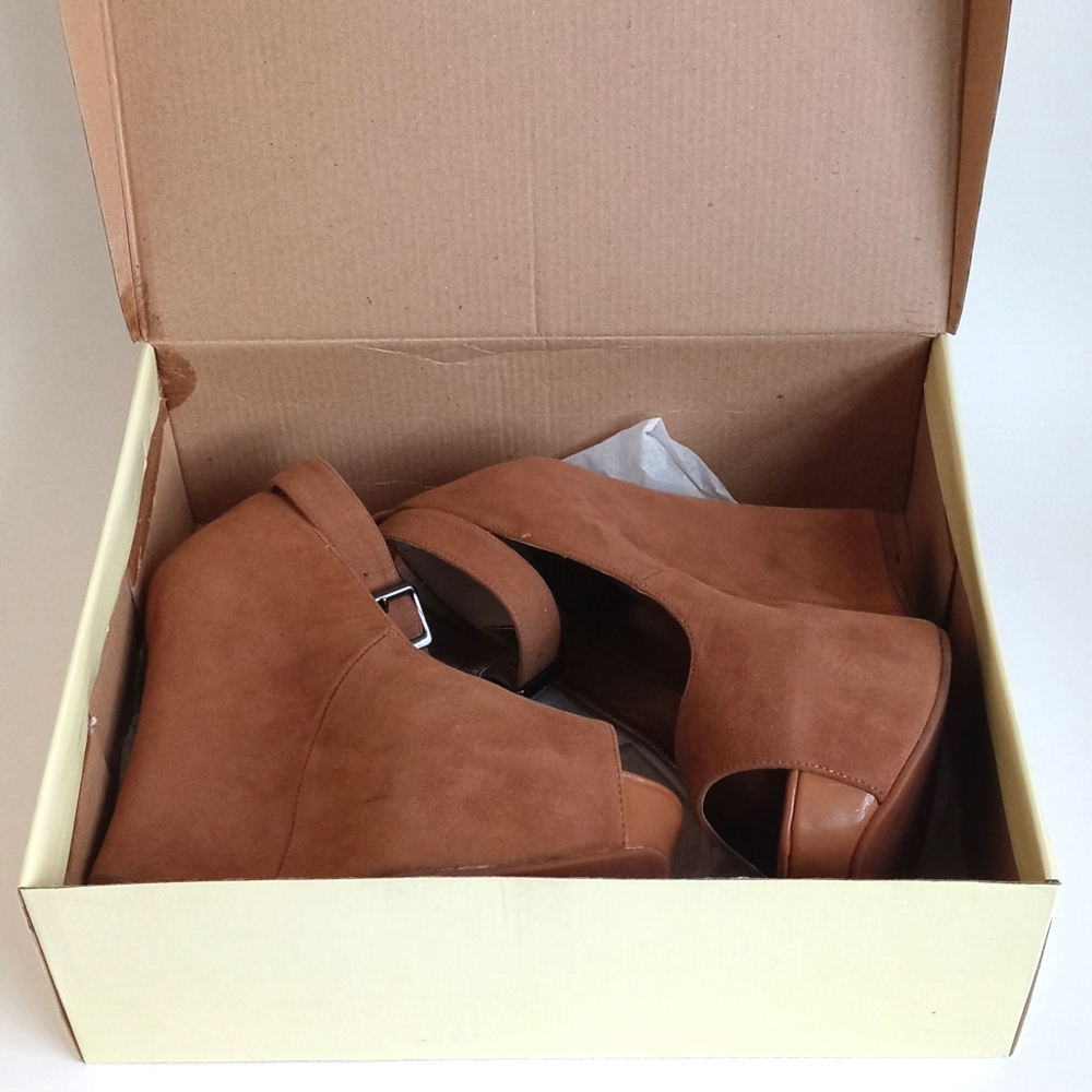 Cathy Jean Women’s Tan Suede Peep-Toe Wedge Heels with Ankle Strap 7 - Picture 12 of 15